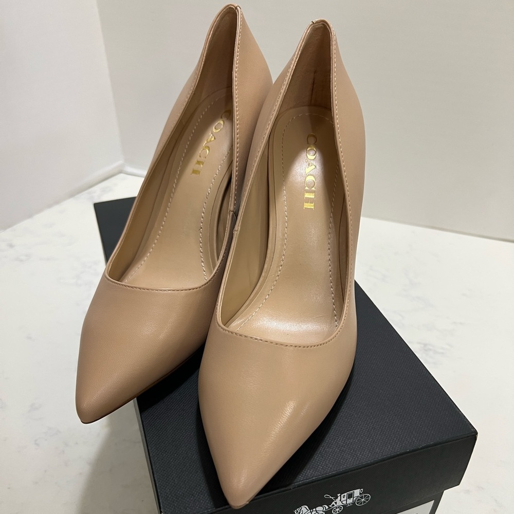 Coach Tan Stiletto Heels Pointed Toe - Picture 8 of 10